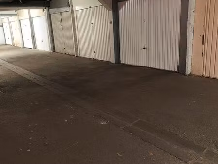 vends1 ou lot de 4 garages sécurisés