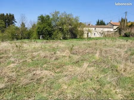 terrain 733 m² bourg