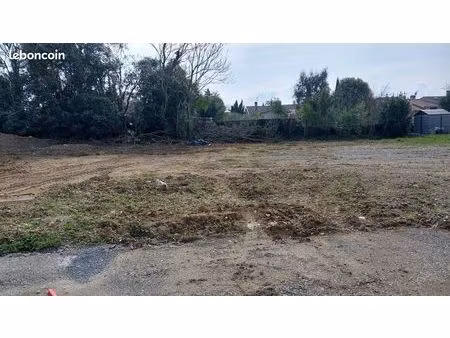 terrain 1 580 m² guitres