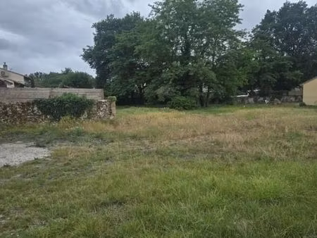 terrain 700 m² landiras