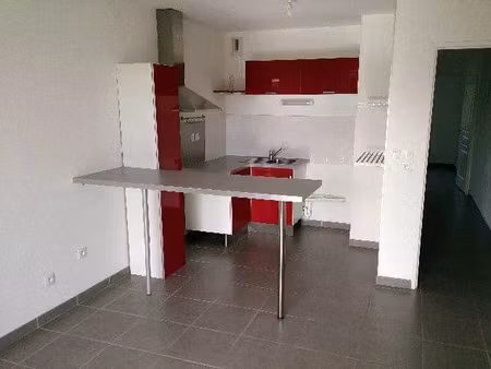 location appartement 2 pièces 42 m² à la fare-les-oliviers (13580)
