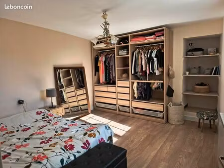 loue appartement dans maison de village
