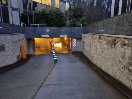 parking à louer à herrmann-debroux - herrmann-debrouxlaan 42 auderghem (vbe38289)