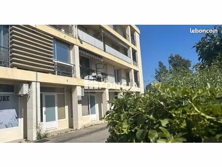 exclusivité foncia  local climatisé de 30 m2  parking