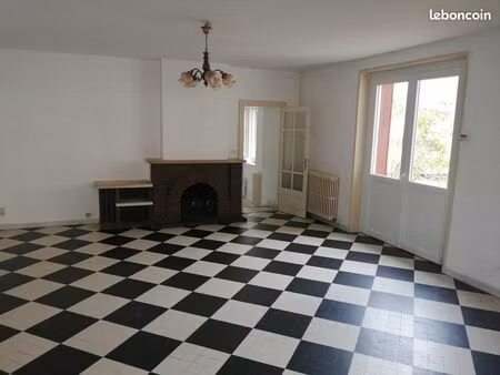 maison de caractère 79 m² avec dépendances  garage et combles aménageables – lucay-le-mâle