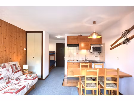 studio + parking couvert - au calme