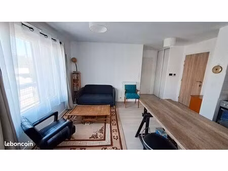 appartement t2 récent avec balcon et parking sécurisé