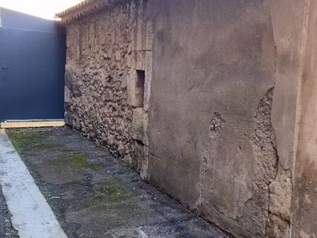 grand garage à saisir   rare sur la commune de villeneuve les beziers