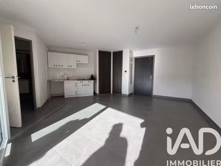 studio 1 pièce 28 m²
