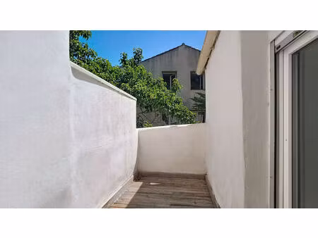 a lourer appartement t3 avec terrasse à carpentras