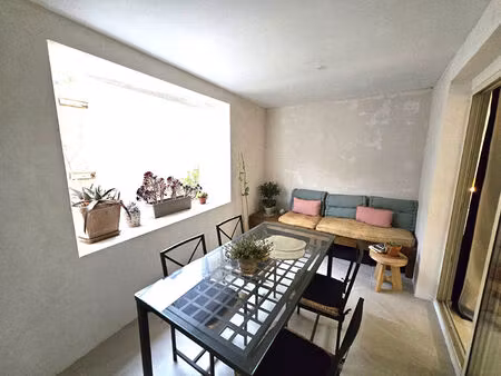 lambesc  à louer t2 meublé de 52 m² avec terrasse de 12m² centre ville