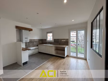 macon dans residence calme appartement t2 renove