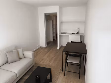 studio refait neuf avec ascenseur