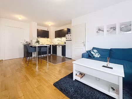 appartement villeurbanne / t2 rénové de 42 74 m² - balcon - garage fermé