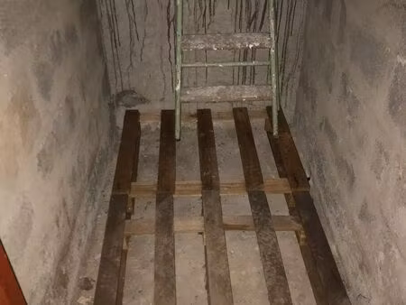 cave de 3 m2 et 4 m de hauteur