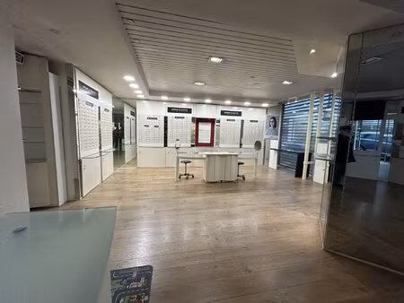local commercial 1400€ cc ref. : lp117