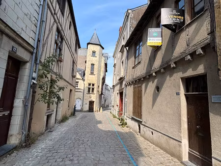 au coeur de la cité historique  magnifique maison du xvème siècle avec cour intérieure