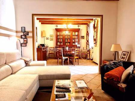 jolie maison avec jardin  garage et dépendance
