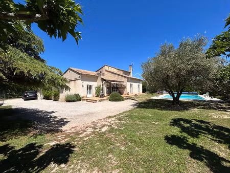 maison 5 chambres sur parcelle de 1364 m² avec piscine et grand garage - aubignan
