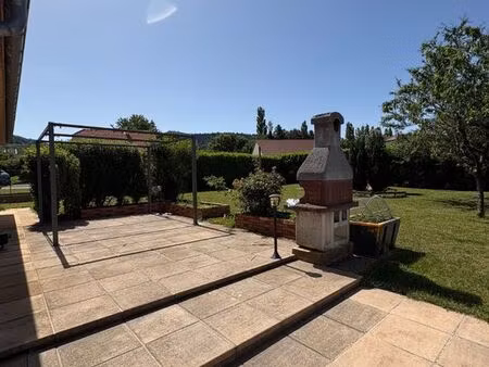 maison plain pied avec extérieur