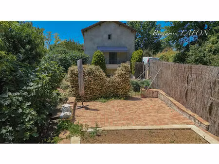 maison de 117 m² sur terrain arboré d'environ 1 000 m²