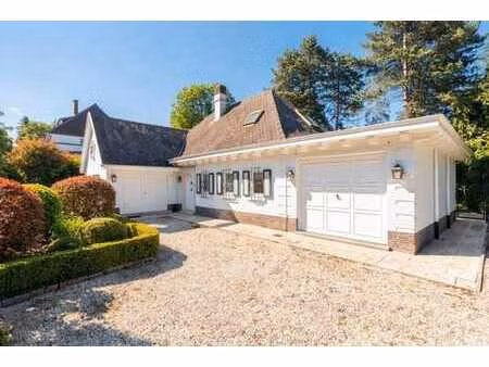 superbe villa idéalement située à uccle !