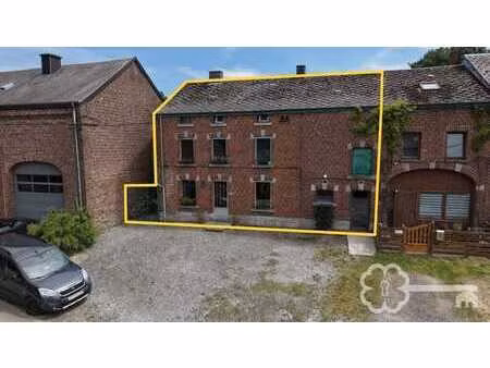 maison avec énorme potentiel à rénover située à waha.