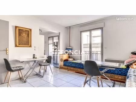 dans une résidence sécurisée  appartement 3 pièces avec parking