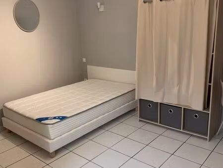 location studio meublé