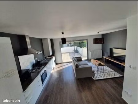 appartement t2 atypique 48m2 + 2 terrasses 60m2