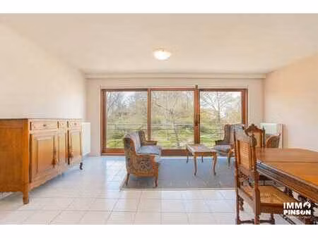 appartement lumineux idéalement situé avec une magnifique vu