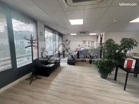local bureaux 150 m²