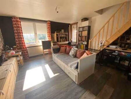 bonne maison d’habitation sur 3 niveaux sans extérieur