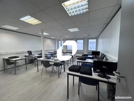 bureau 1 039 m²