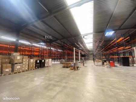 local bureaux 3 400 m²