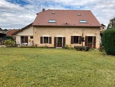maison individuelle en pierre