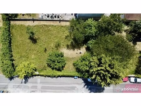 terrain 1046 m² dole