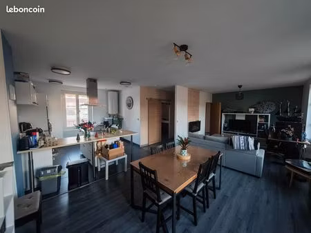 ?appartement t3 - 93 m² - centre montrond-les-bains - garage - non meublé