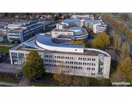 bureaux rénovés de 20 à 100 m² près du r0