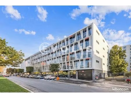 bureaux 272 m²