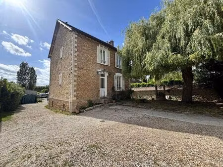maison en pierres en bord de rivière 120 m² avec dépendance