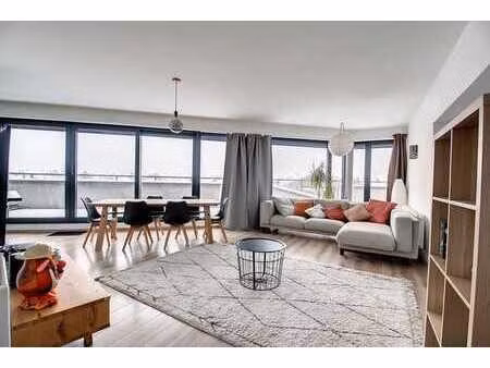 penthouse avec 60m2 de terrasse avec parking inclus!