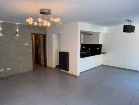 bel appartement 2 chambres moderne avec terrasse et jardin