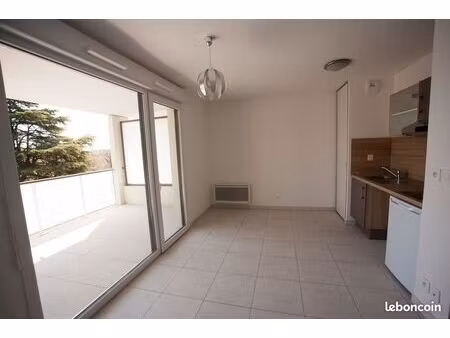 studio 26 5 m2 calme et lumineux  immeuble de standing proche centre ville et au pied du t