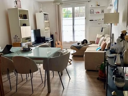 vends appartement lumineux et chaleureux