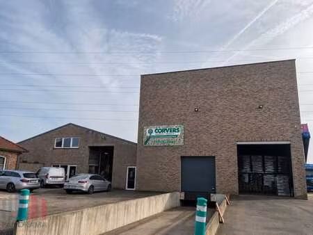 bâtiment industriel avec 1.190 m² d’espace de stockage & ...