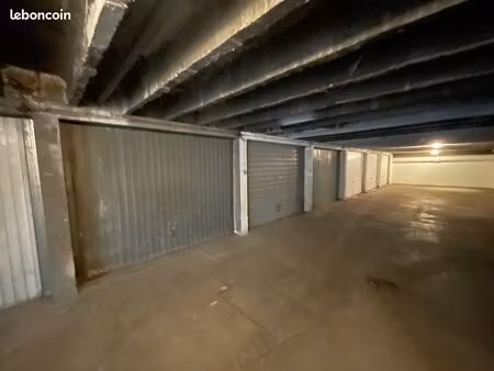 box / garage fermé avec électricité – porte de france / esplanade