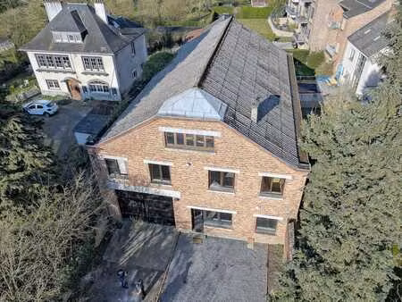 espace polyvalent 337 m² avec vaste parking