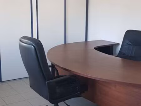 local professionnel 54 m² – bureaux ou stockage – plouzané