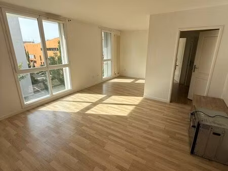 appartement t3 proche gare rer cergy-le-haut